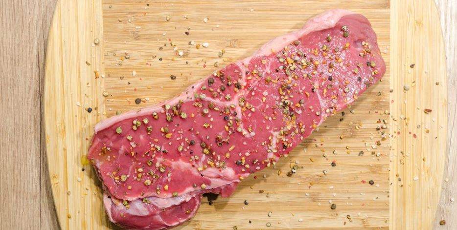 How to Cut Sirloin Tip Roast Into Steaks